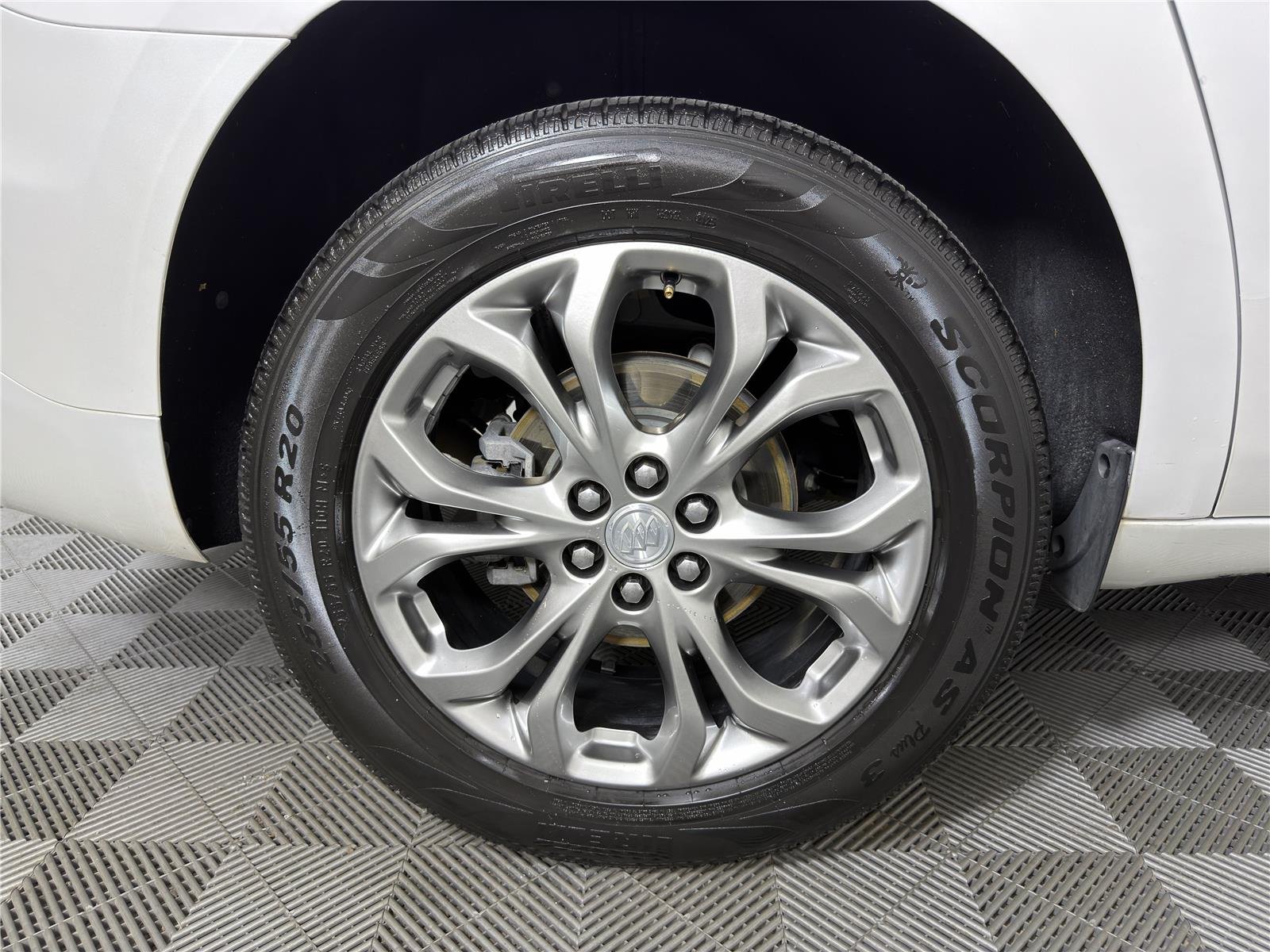 Used 2021 WHITE FROST TRICOAT Buick Avenir image 16