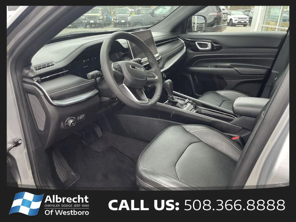 Used 2023 Silver Jeep Limited image 9