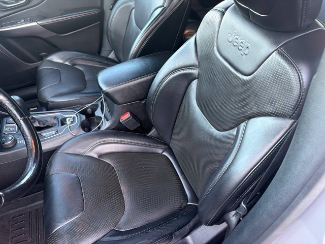Used 2021 Gray Jeep Latitude Lux image 13
