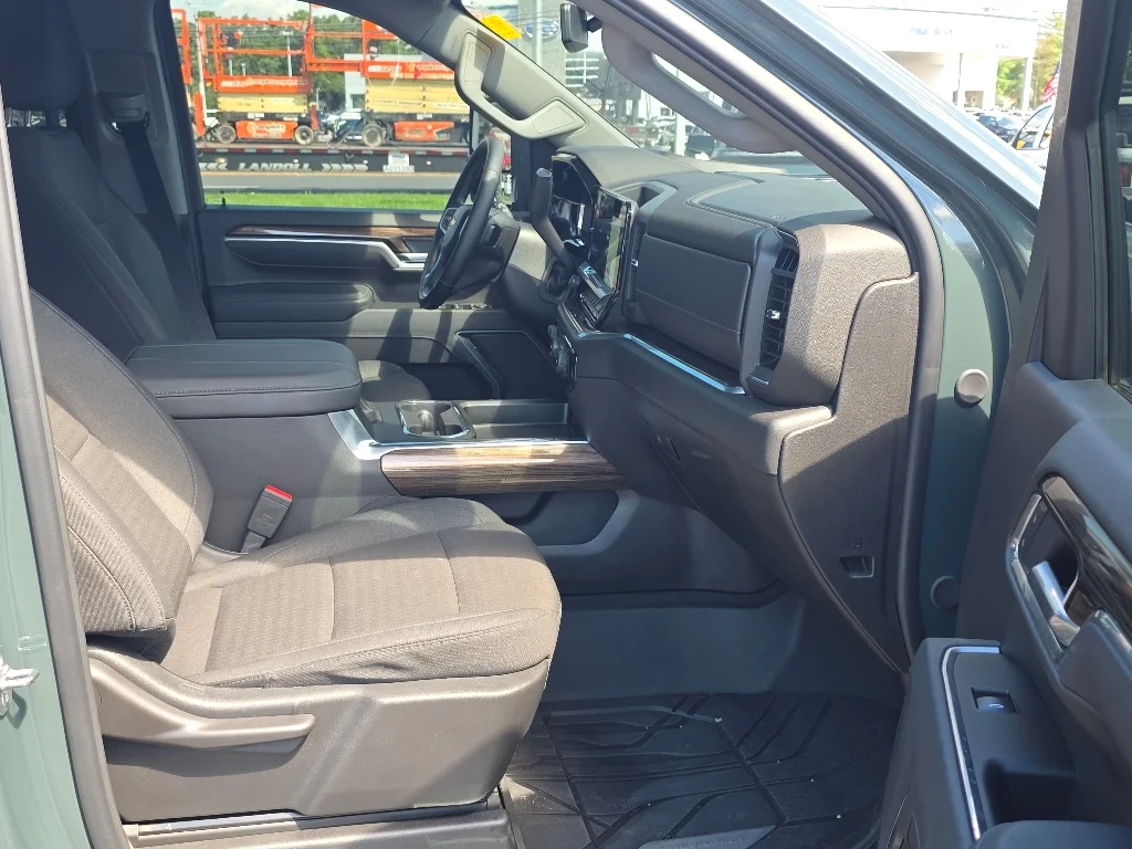 Used 2026 Cypress Gray Chevrolet LT image 23