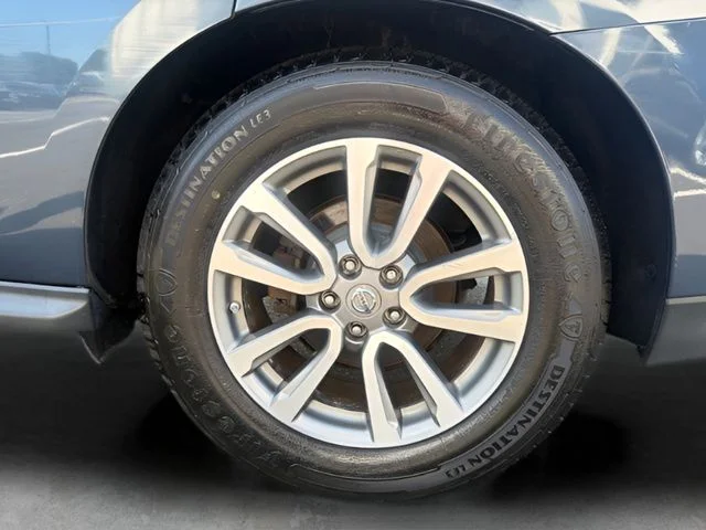 Used 2015 Blue Nissan SV image 39
