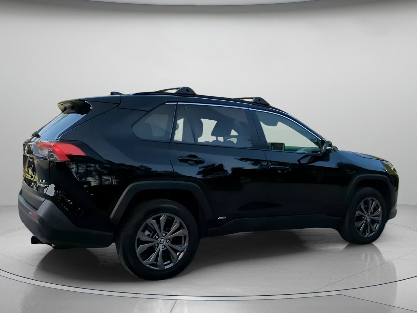 Used 2023 Midnight Black Metallic Toyota Hybrid XLE Premium image 28