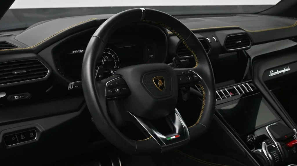 Used 2022  Lamborghini Base image 9