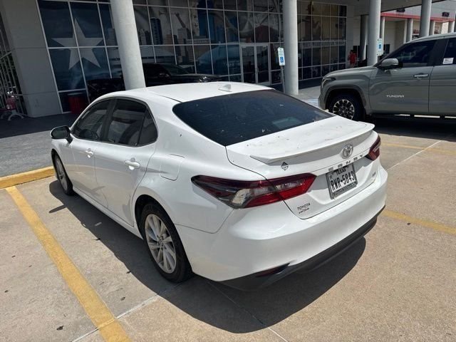 Used 2022 White Toyota LE image 6
