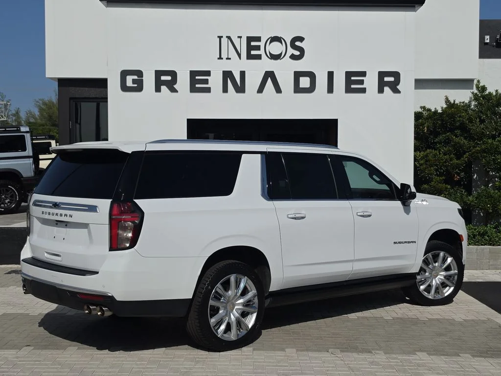Used 2023 Summit White Chevrolet High Country image 3