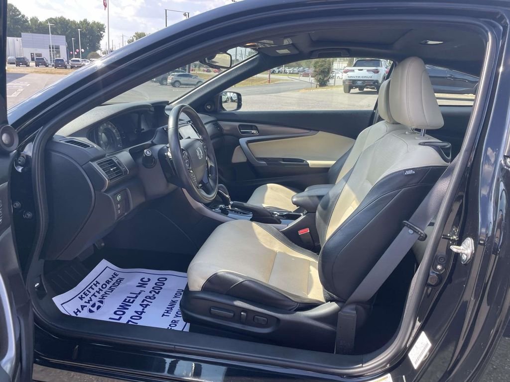 Used 2017 Black Honda EX-L image 12