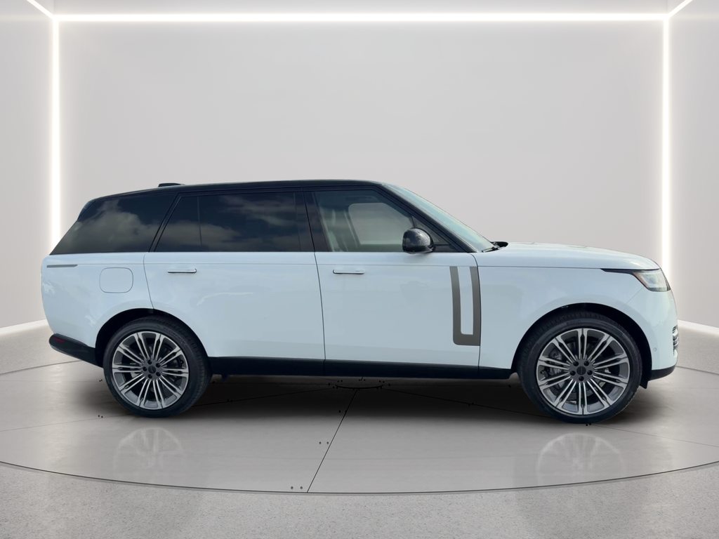 New 2026 Fuji White Land Rover SE image 4