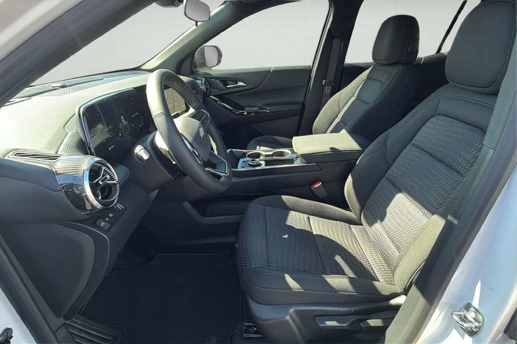 New 2027 Summit White Chevrolet LT image 18
