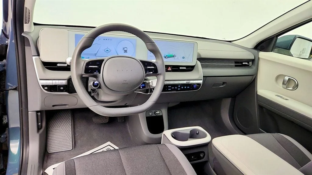 Used 2024 Digital Teal Hyundai SEL RWD image 13