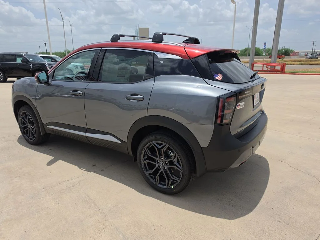 New 2026 Gun Metallic / Scarlet Ember Tintcoat Two-tone Nissan SR image 5