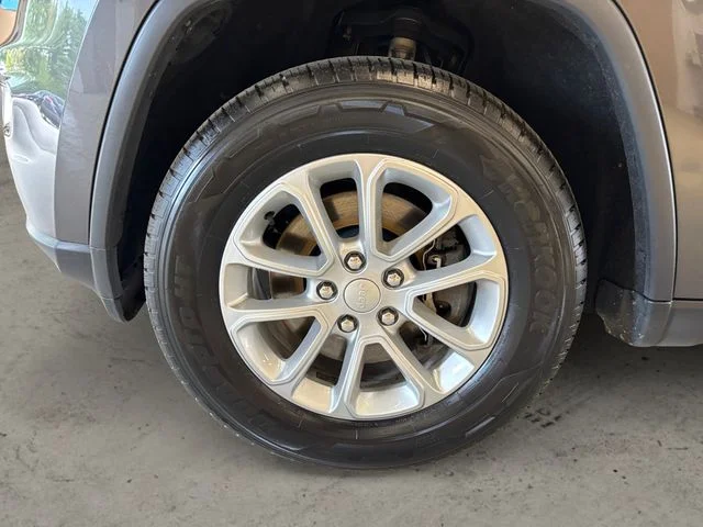 Used 2021 Gray Jeep Laredo E image 14