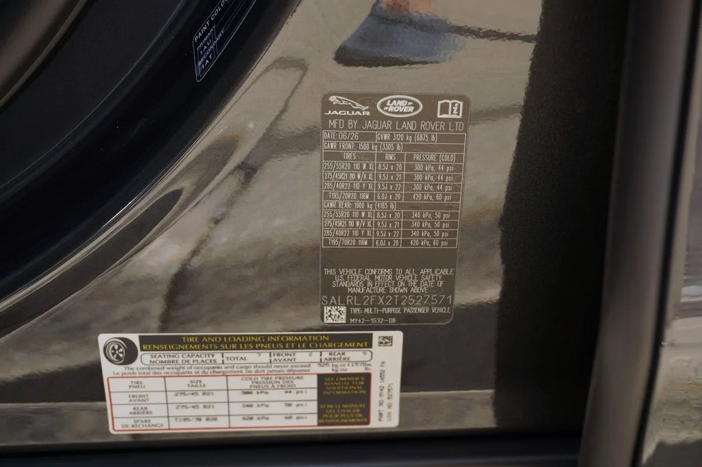 New 2026 Carpathian Grey Land Rover Dynamic SE image 31