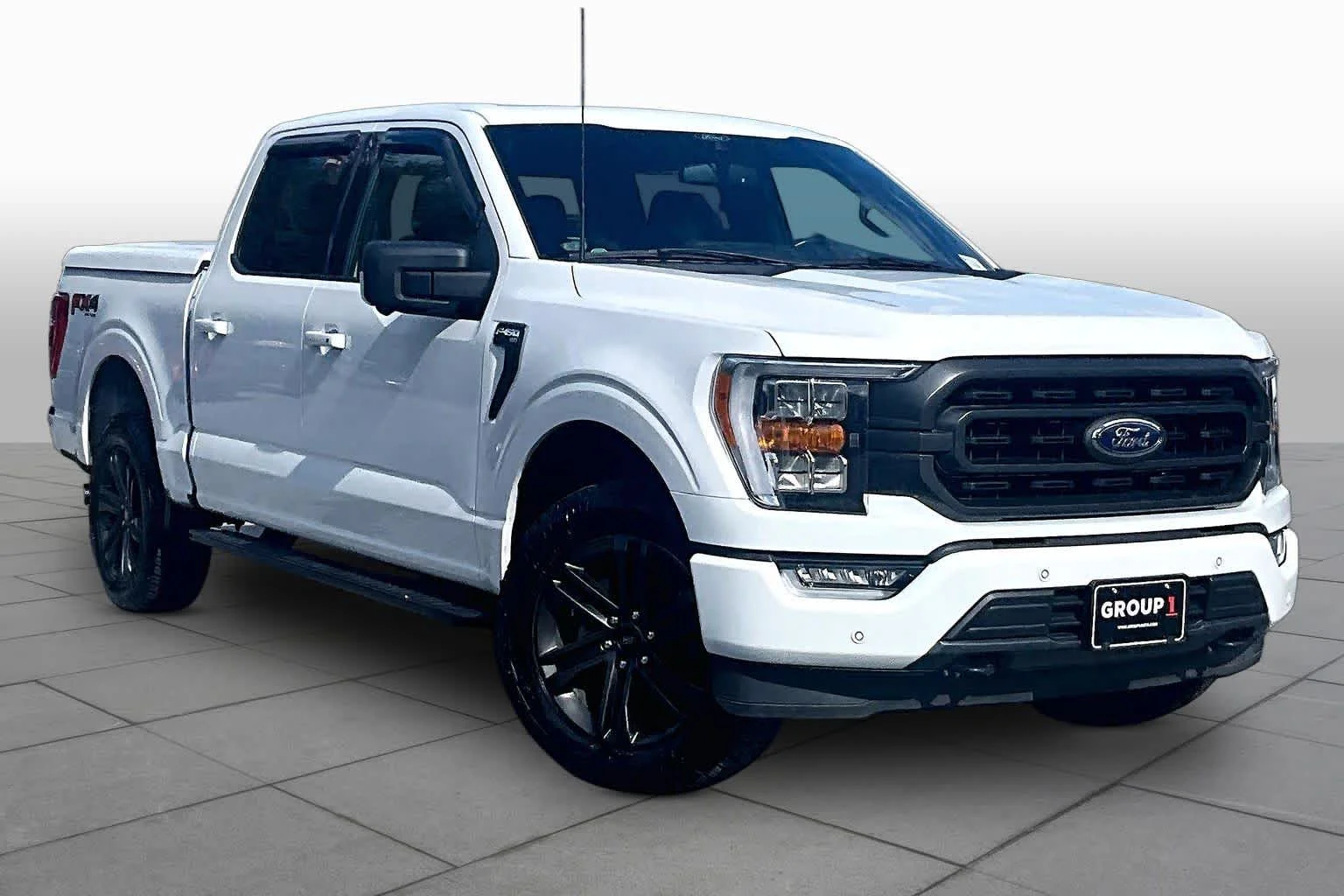 Used 2022 Oxford White Ford XLT image 3