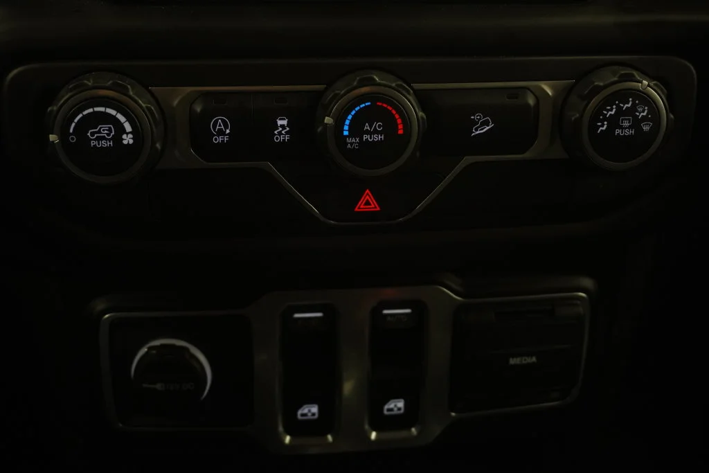 Used 2019 Gray Jeep Sport S image 37