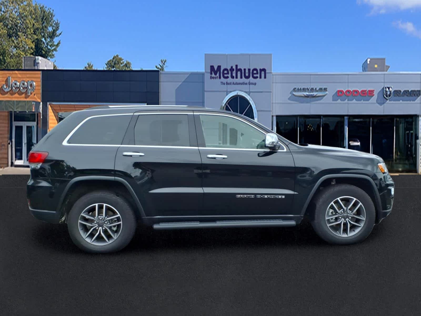 Used 2021 Diamond Black Crystal Pearlcoat Jeep Limited image 3