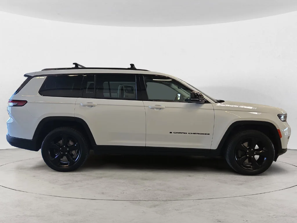Used 2022 White Jeep Limited image 7