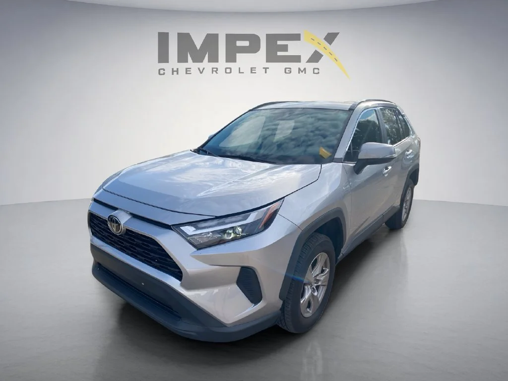 Used 2022  Toyota XLE image 1