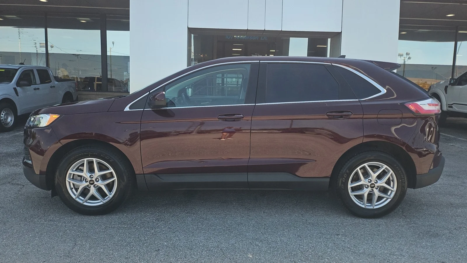 Used 2024 Red Ford 2024 FORD EDGE SEL 4DR SUV 112.2 WB AWD image 2