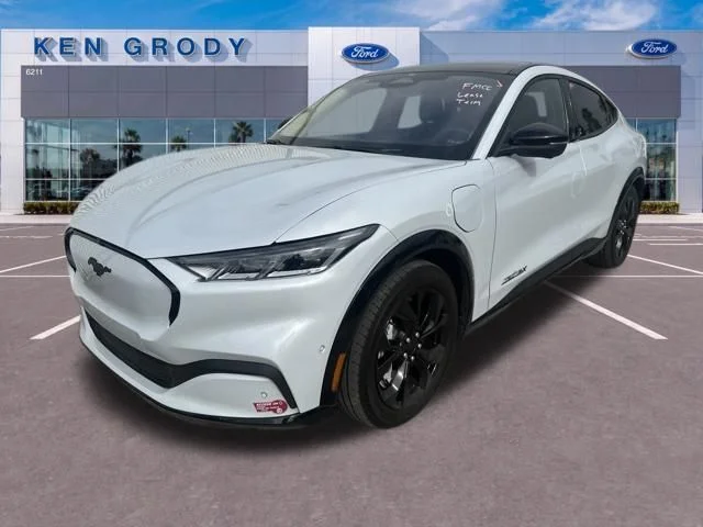 Used 2023 White Ford Premium image 4