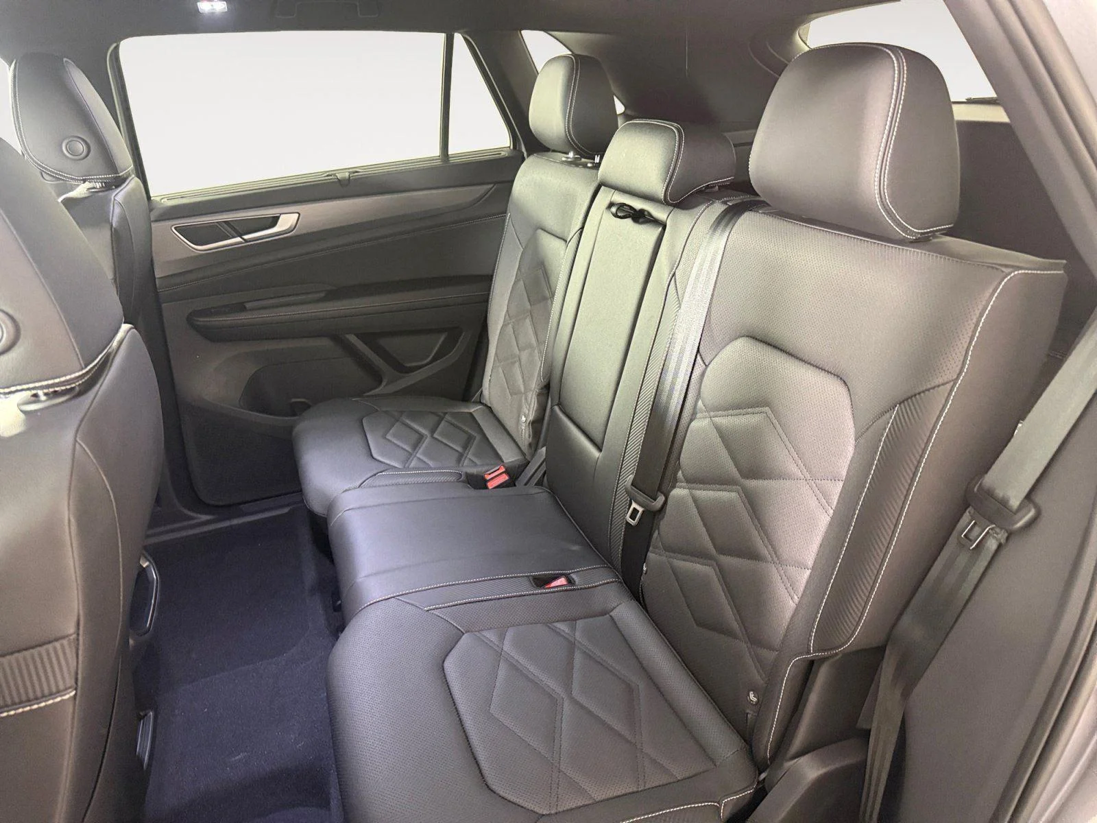 New 2026 SILVER MIST Volkswagen 2.0T SE w/Technology image 9