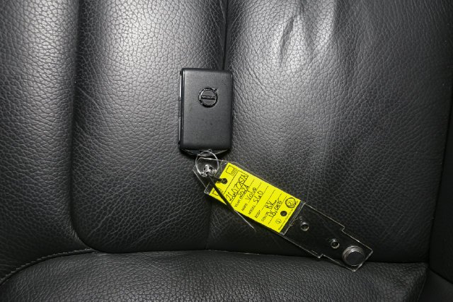 Used 2024 Black Volvo B5 Plus Dark Theme image 41