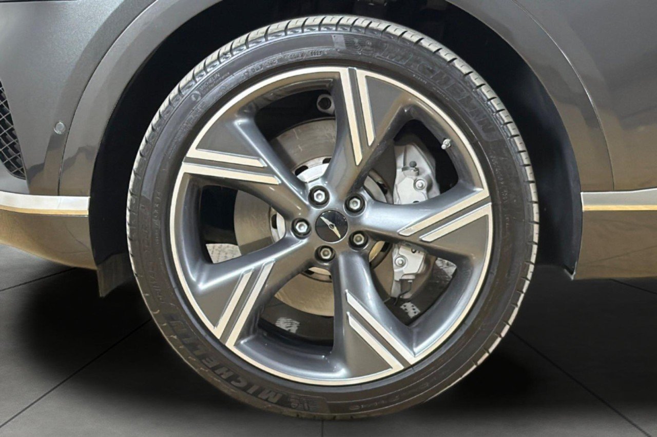Used 2025 Makalu Gray Genesis 3.5T Prestige image 25