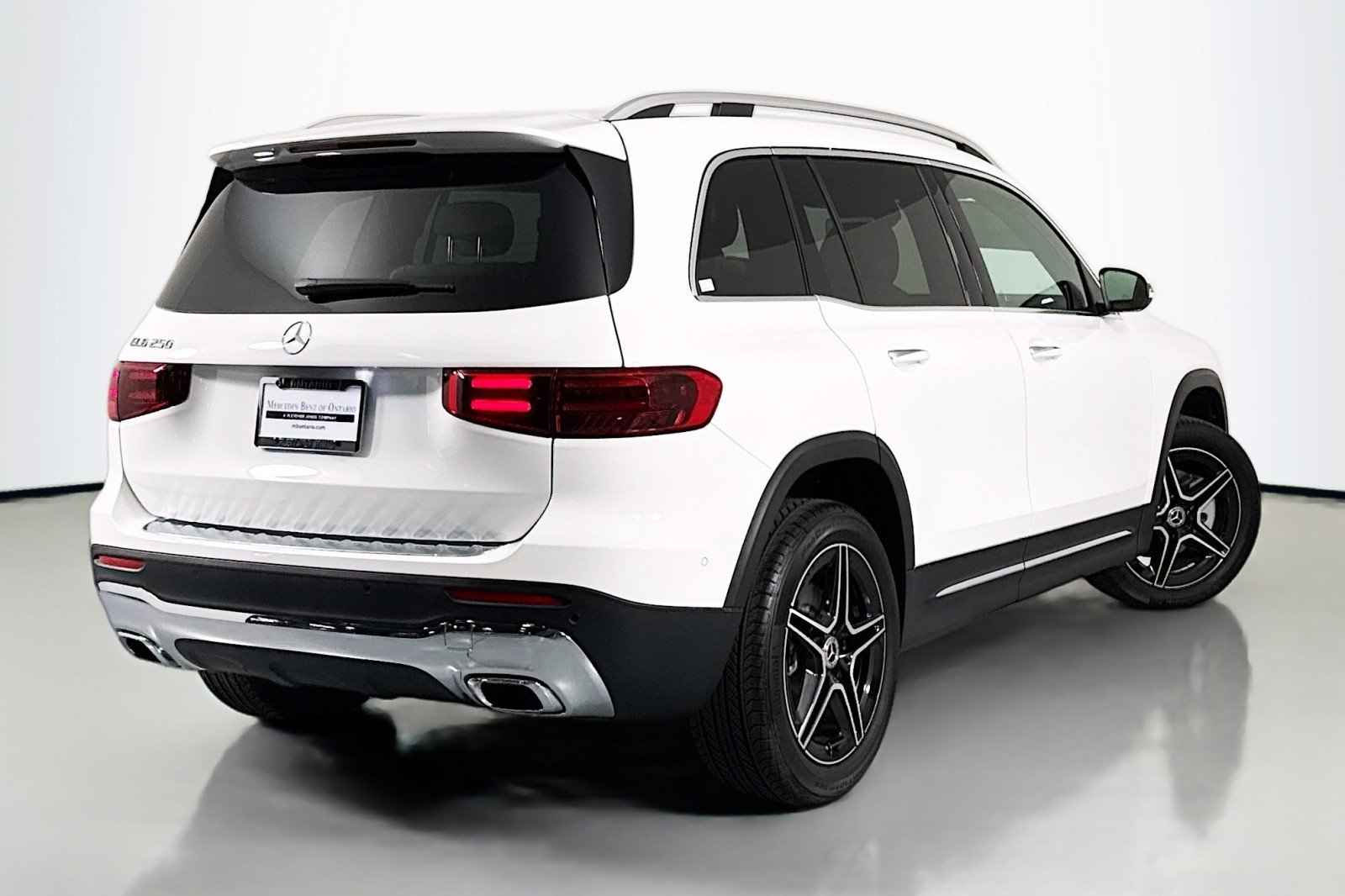 New 2026 Polar White Mercedes-Benz GLB 250 SUV image 11