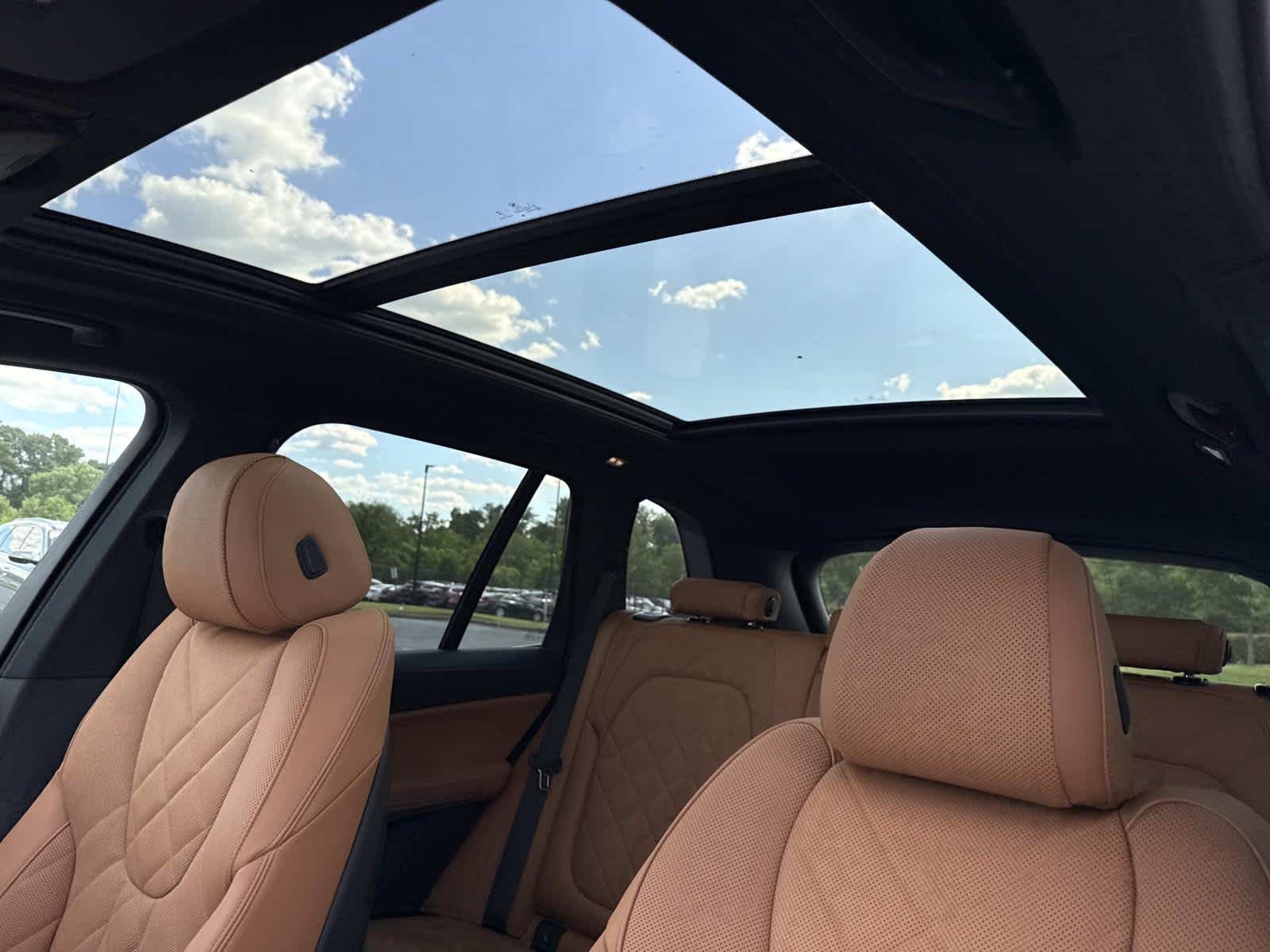 New 2026 Carbon Black Metallic BMW xDrive40i image 4