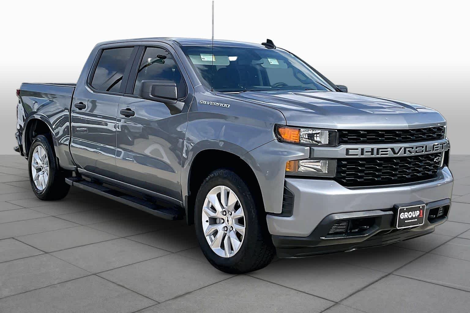 Used 2022 Satin Steel Metallic Chevrolet Custom image 3