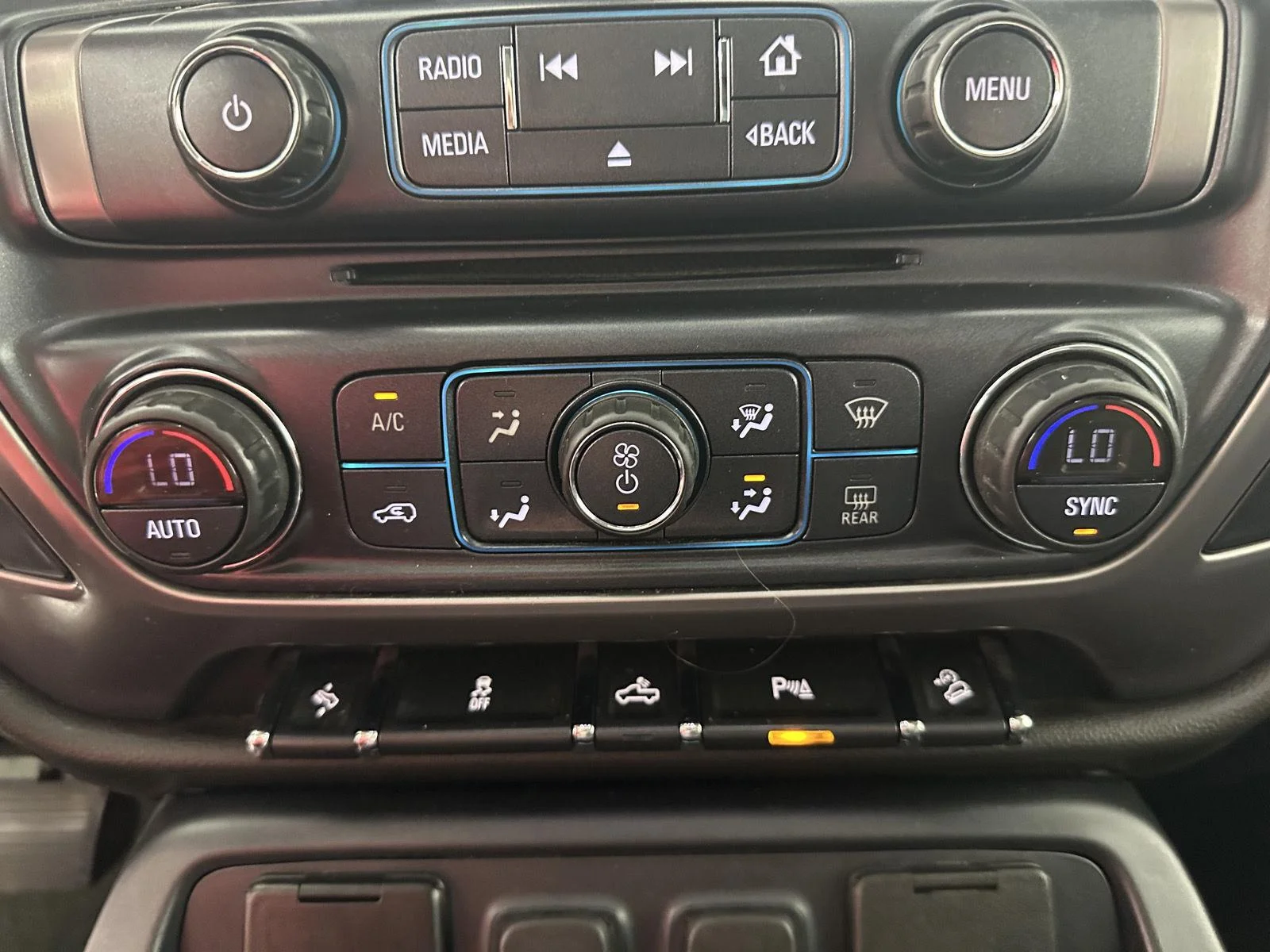 Used 2018 Summit White GMC SLT image 15