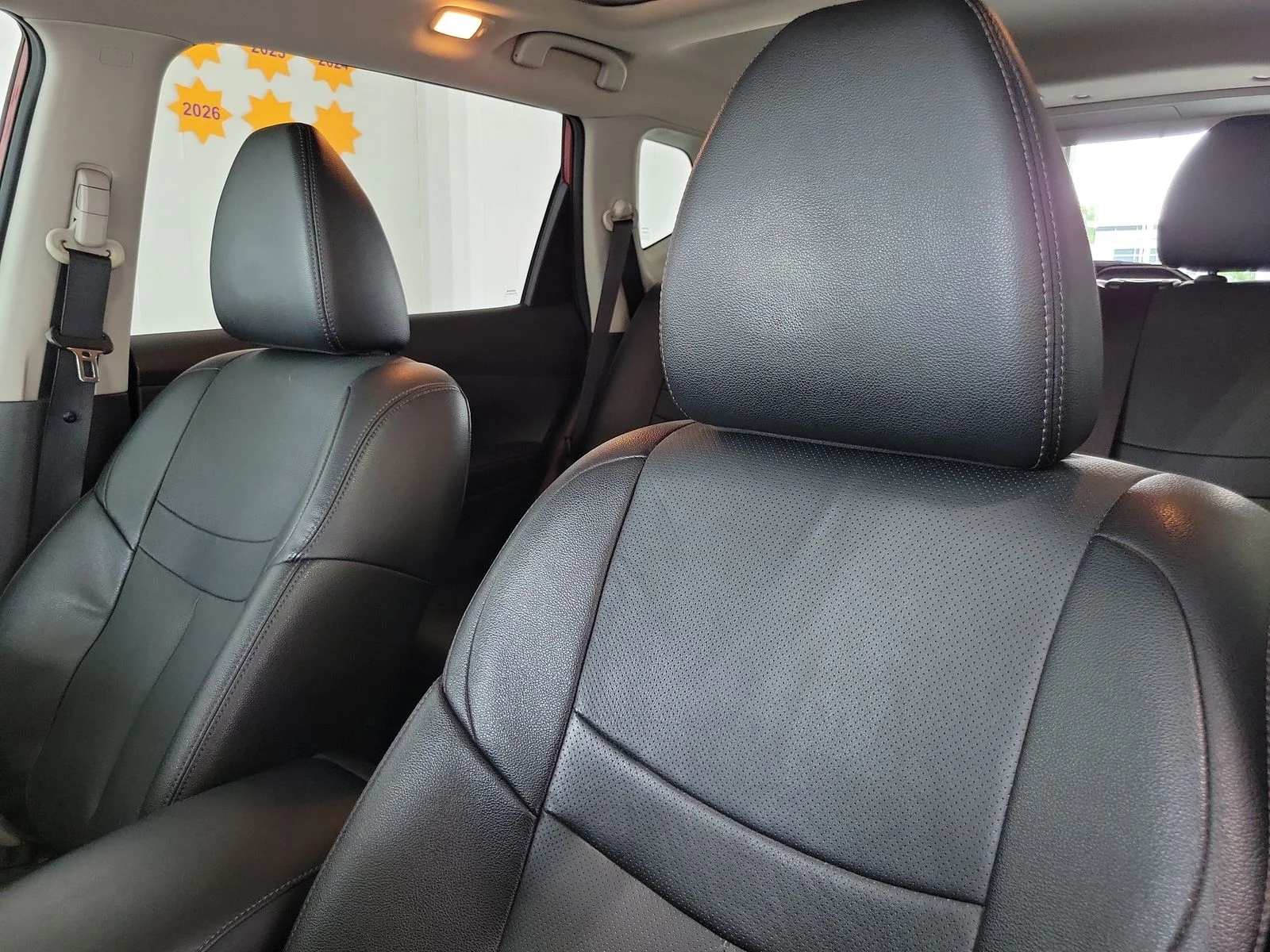 Used 2016 Red Nissan SL image 11