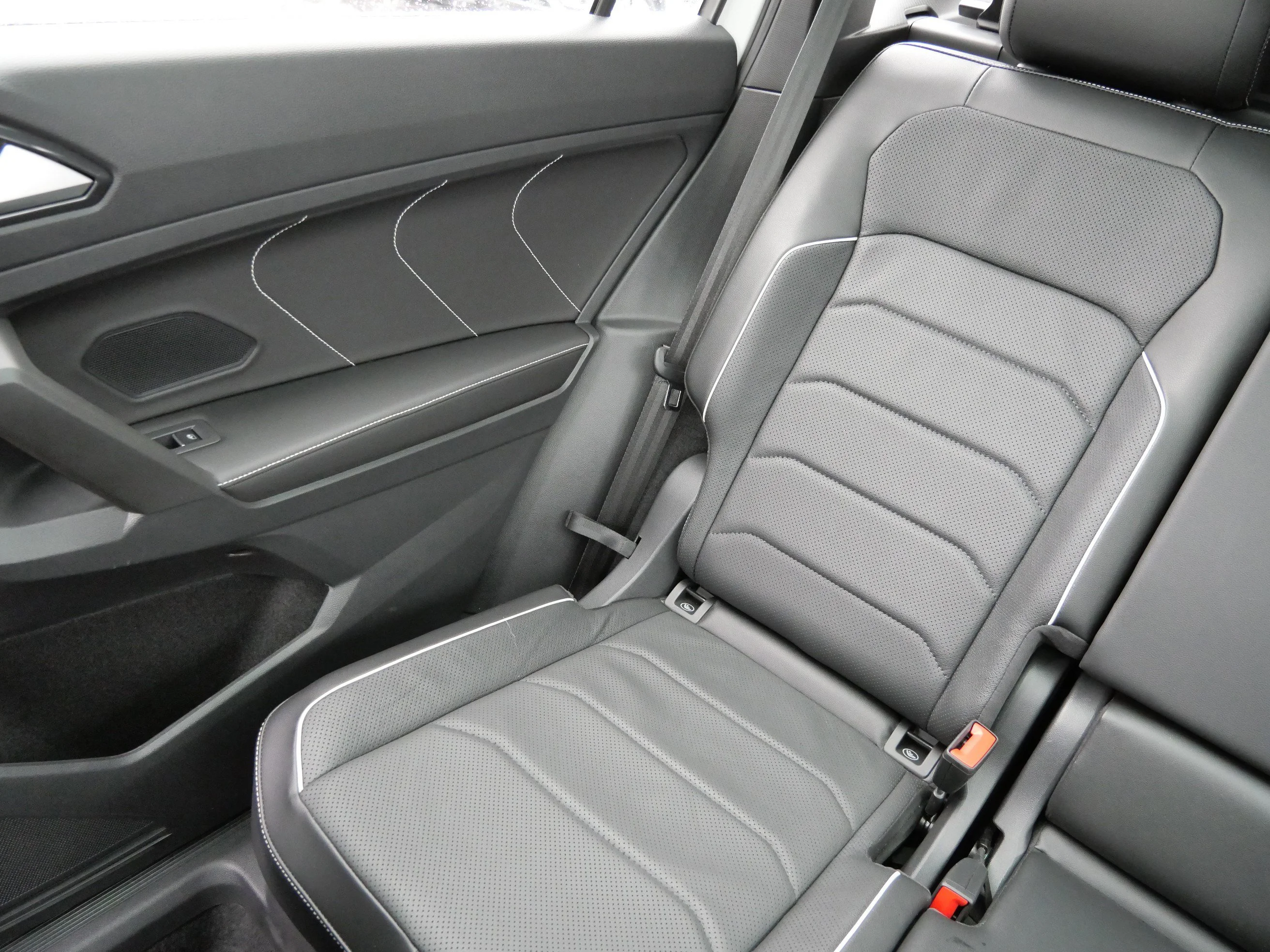 2022 Volkswagen Tiguan SEL R-LINE - Photo 12
