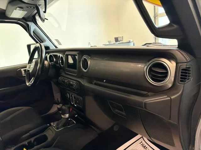 Used 2020 Silver Jeep Unlimited Sahara image 30