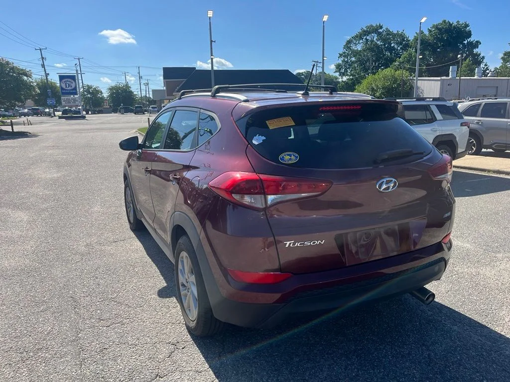 Used 2017 Red Hyundai SE image 6