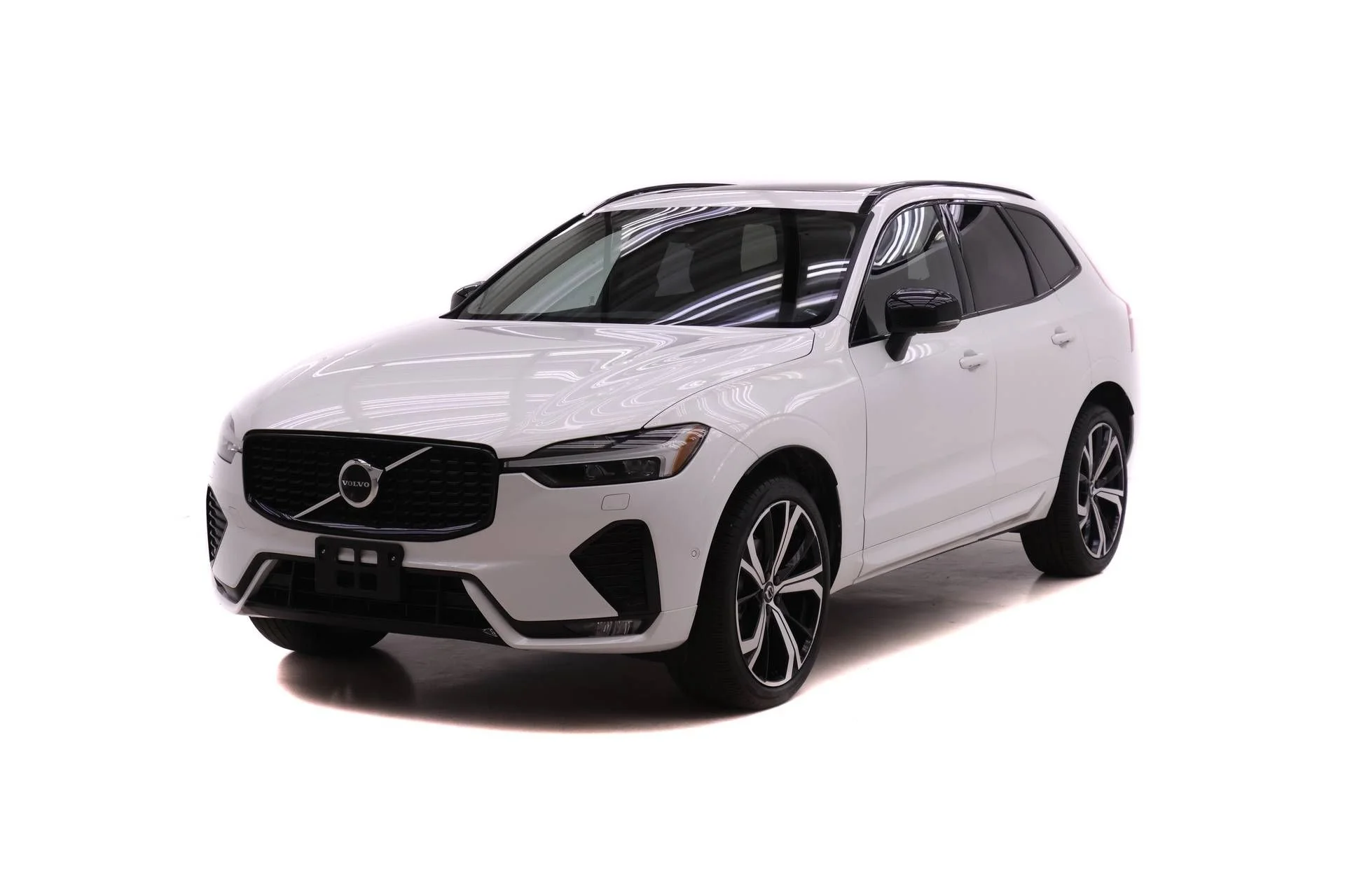 2023 Volvo XC60 B5 Ultimate Dark Theme AWD's photo
