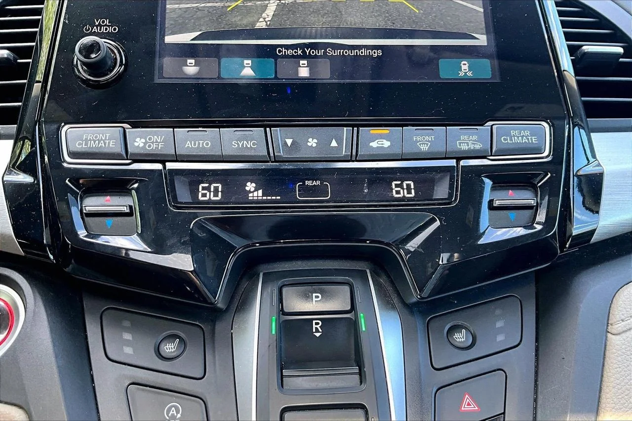 Used 2023  Honda EX-L image 18