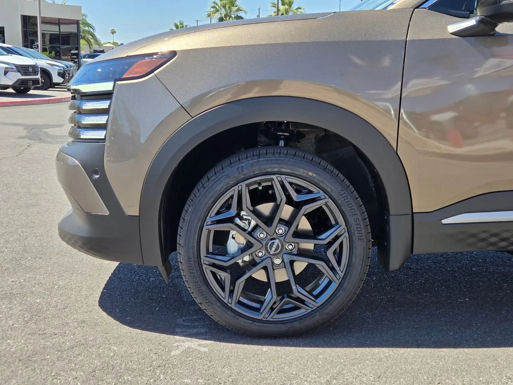 New 2026 Canyon Bronze Metallic Nissan SR image 5