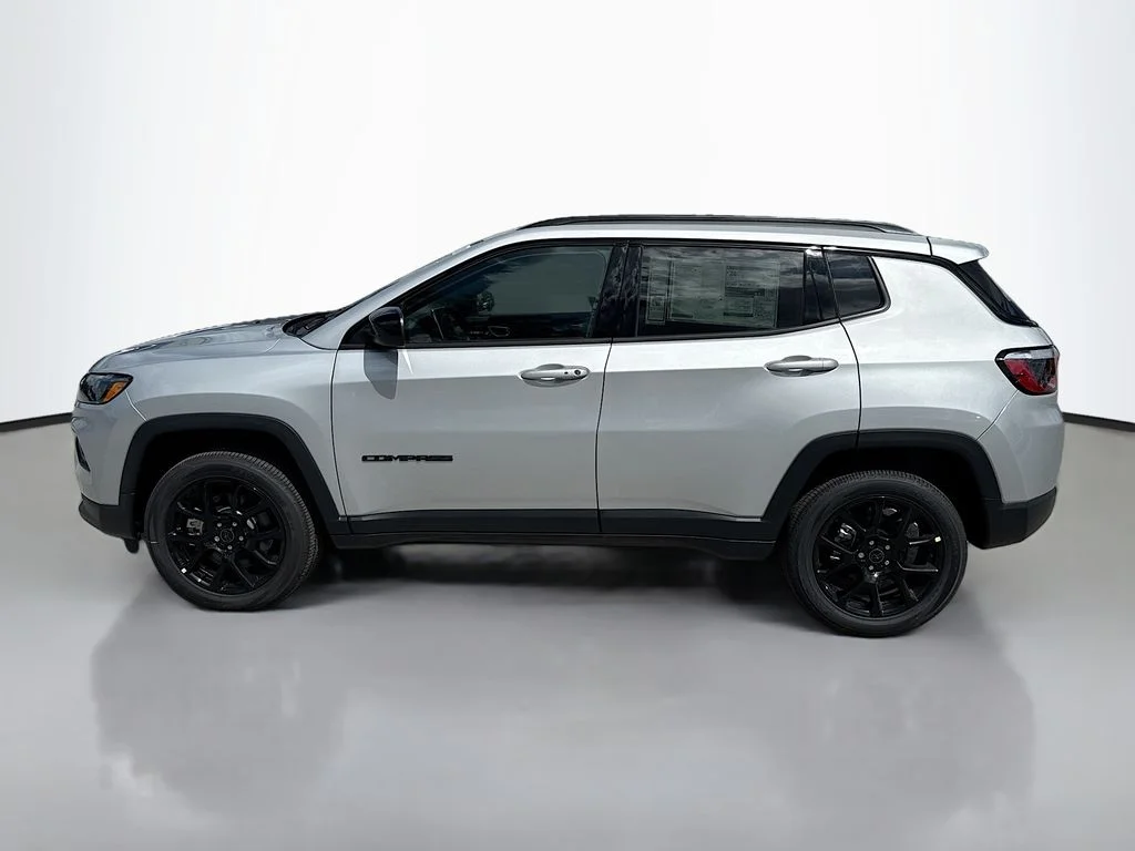 New 2026 Silver Zynith Metallic Clearcoat Jeep Latitude Altitude image 7