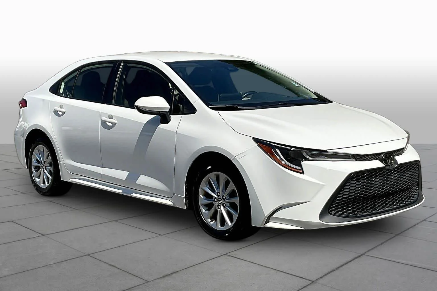 Used 2021 Super White Toyota LE image 3