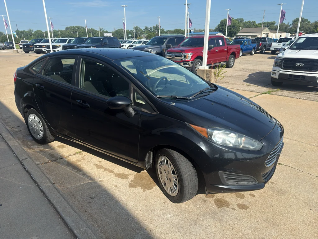 Used 2019 Shadow Black Ford S image 6