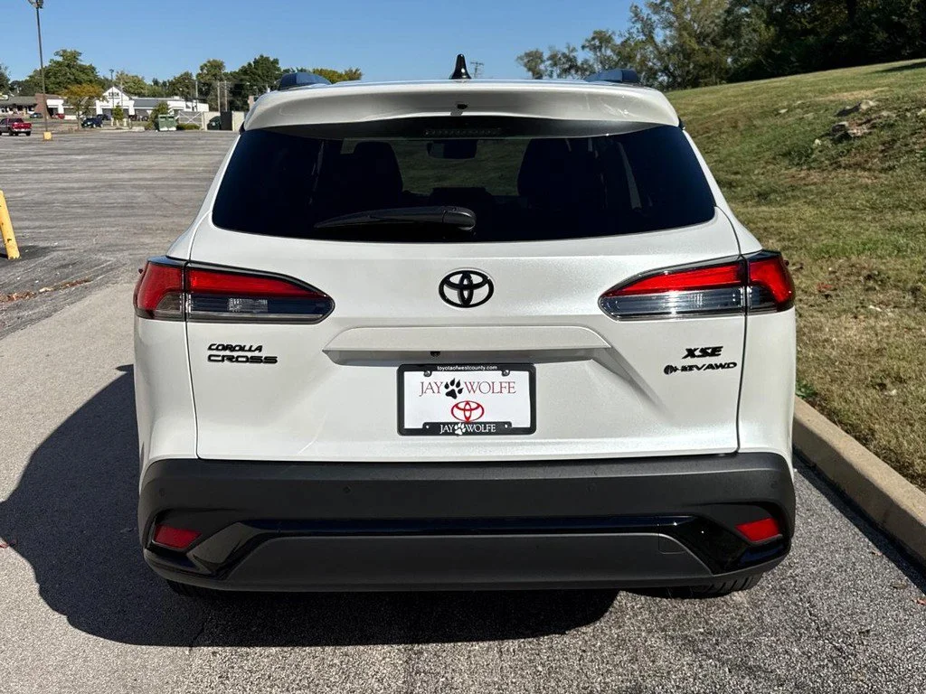 Certified Used 2026 Off-white Toyota Hybrid XSE image 7