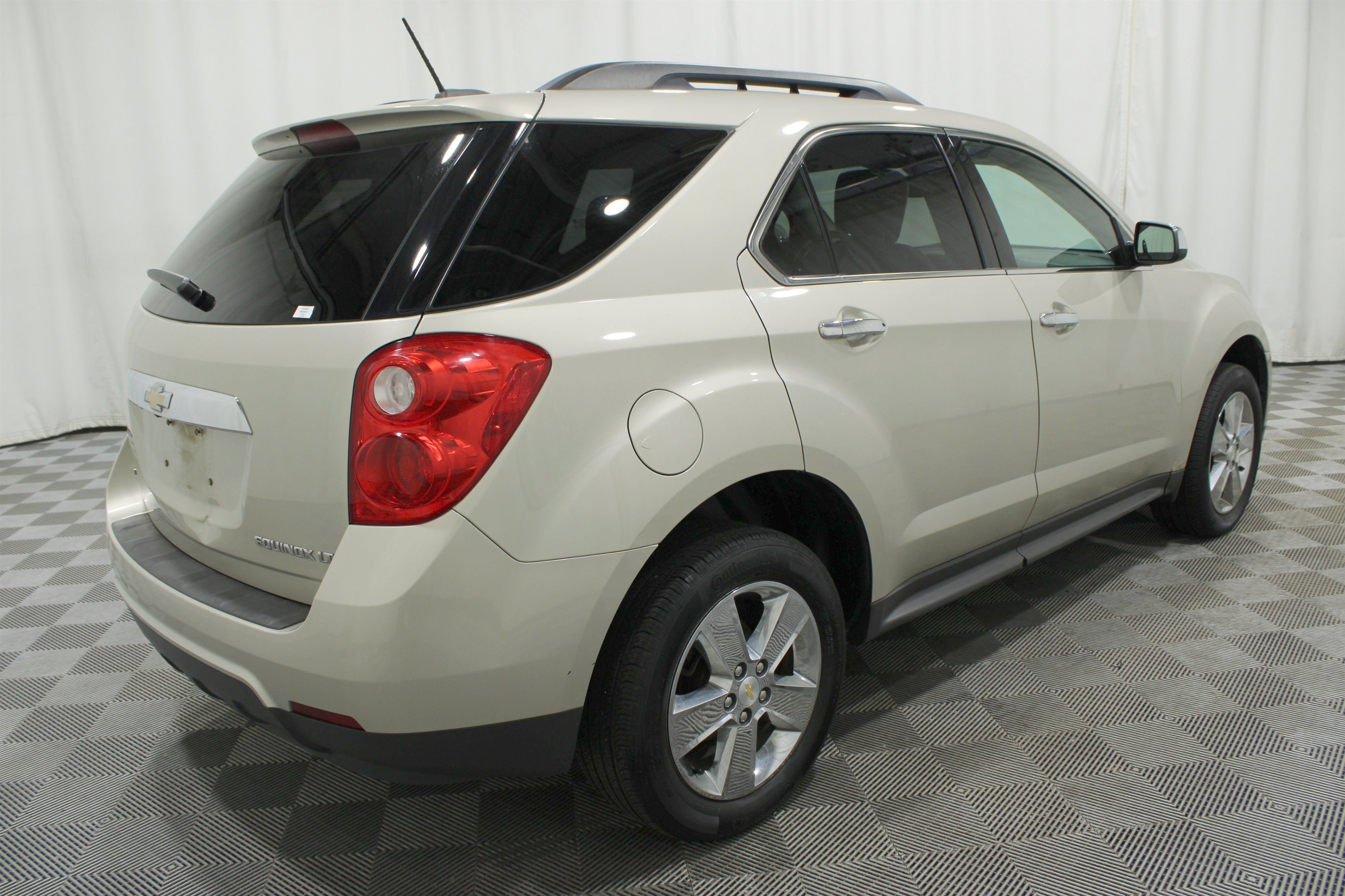 Used 2015 Champagne Silver Metallic Chevrolet LT image 30