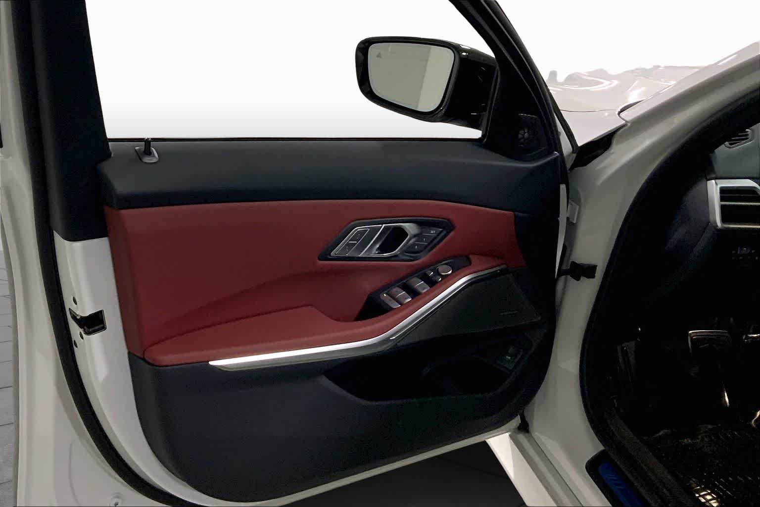 New 2026 Mineral White Metallic BMW 330i xDrive image 7