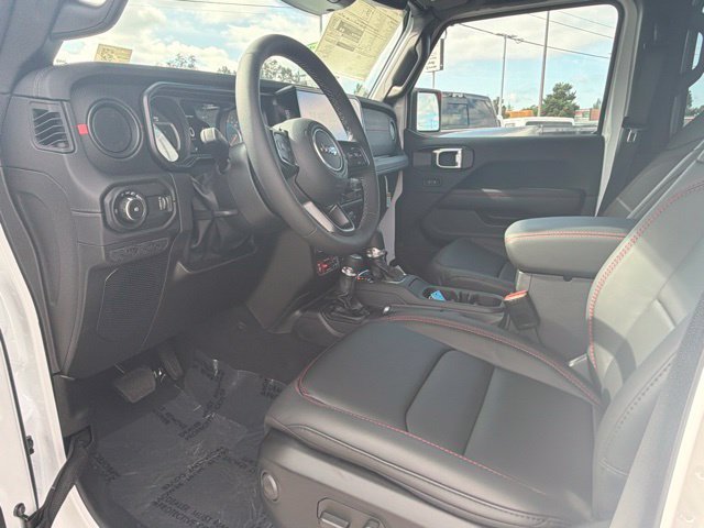 New 2027 Bright White Clear-Coat Paint Jeep Rubicon X image 19