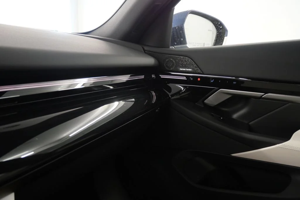 2025 BMW 5 Series 530i - Photo 28