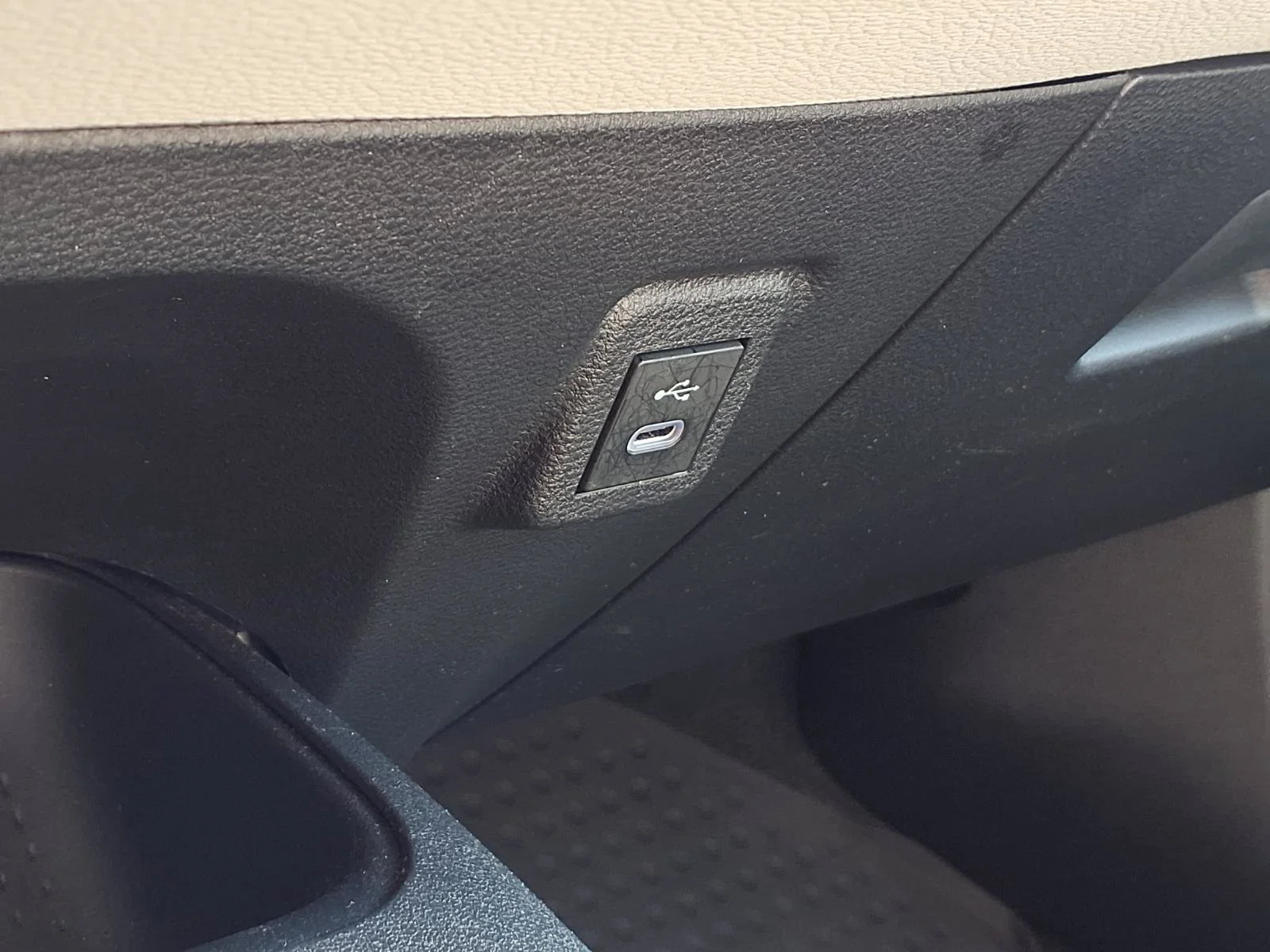 Certified Used 2025 Pearl Toyota LE image 11