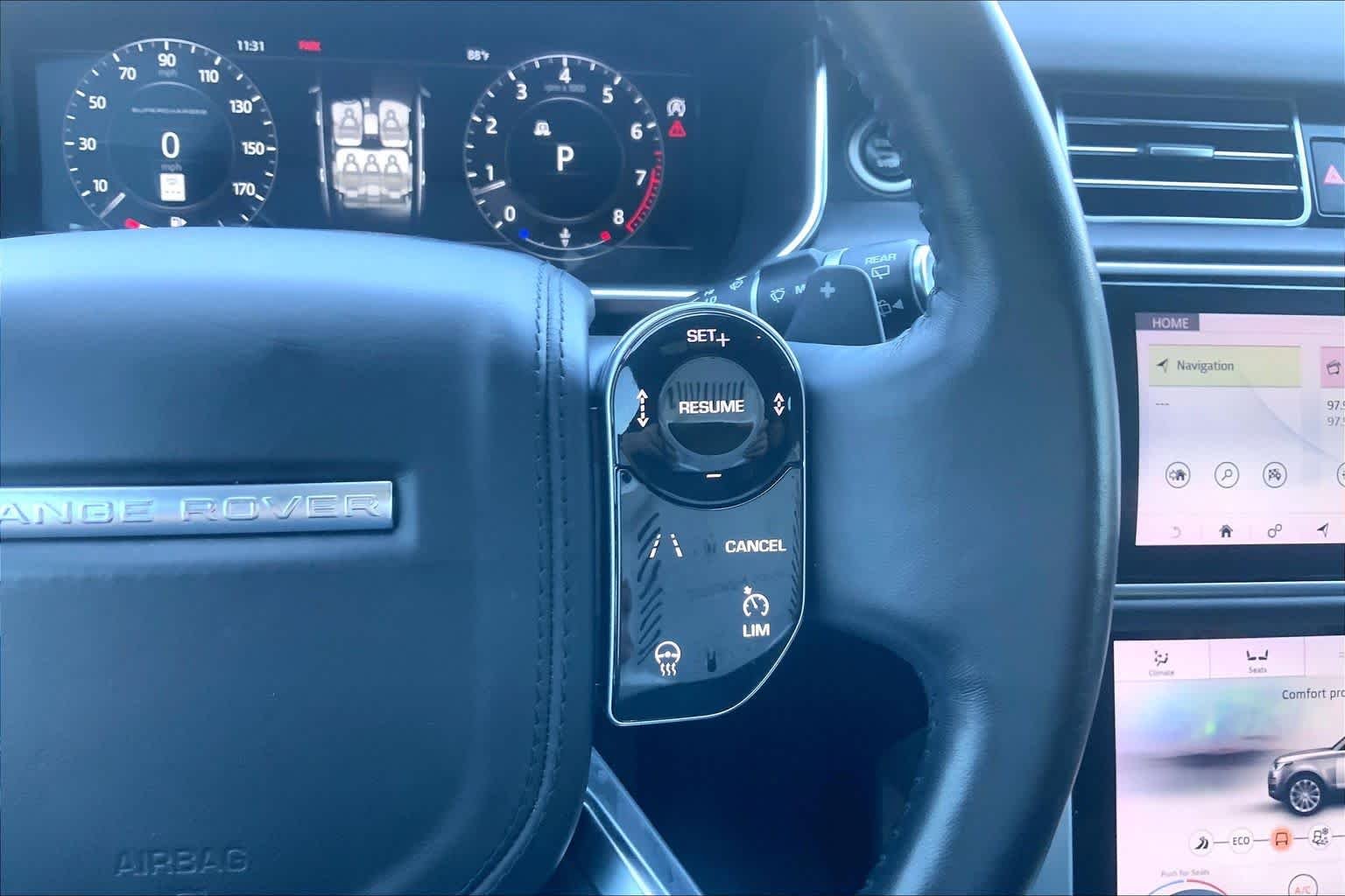 Used 2018 Santorini Black Metallic Land Rover  image 24