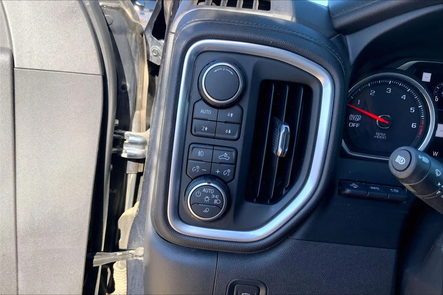Used 2019 Shadow Gray Metallic Chevrolet LTZ image 31