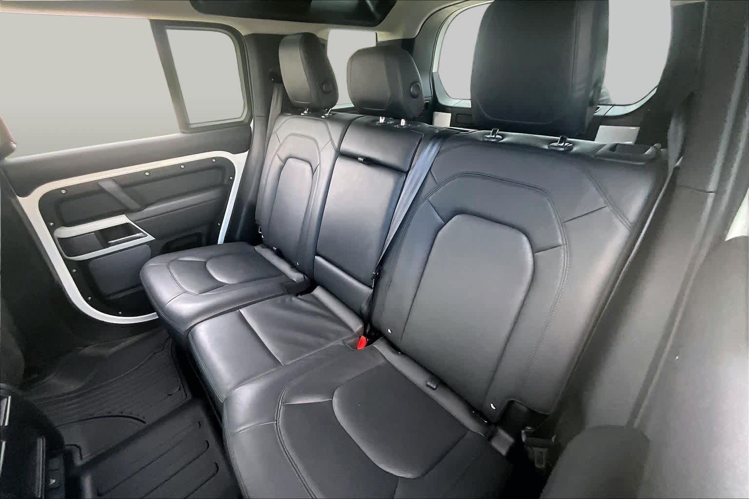 Used 2023 Fuji White Land Rover S image 19