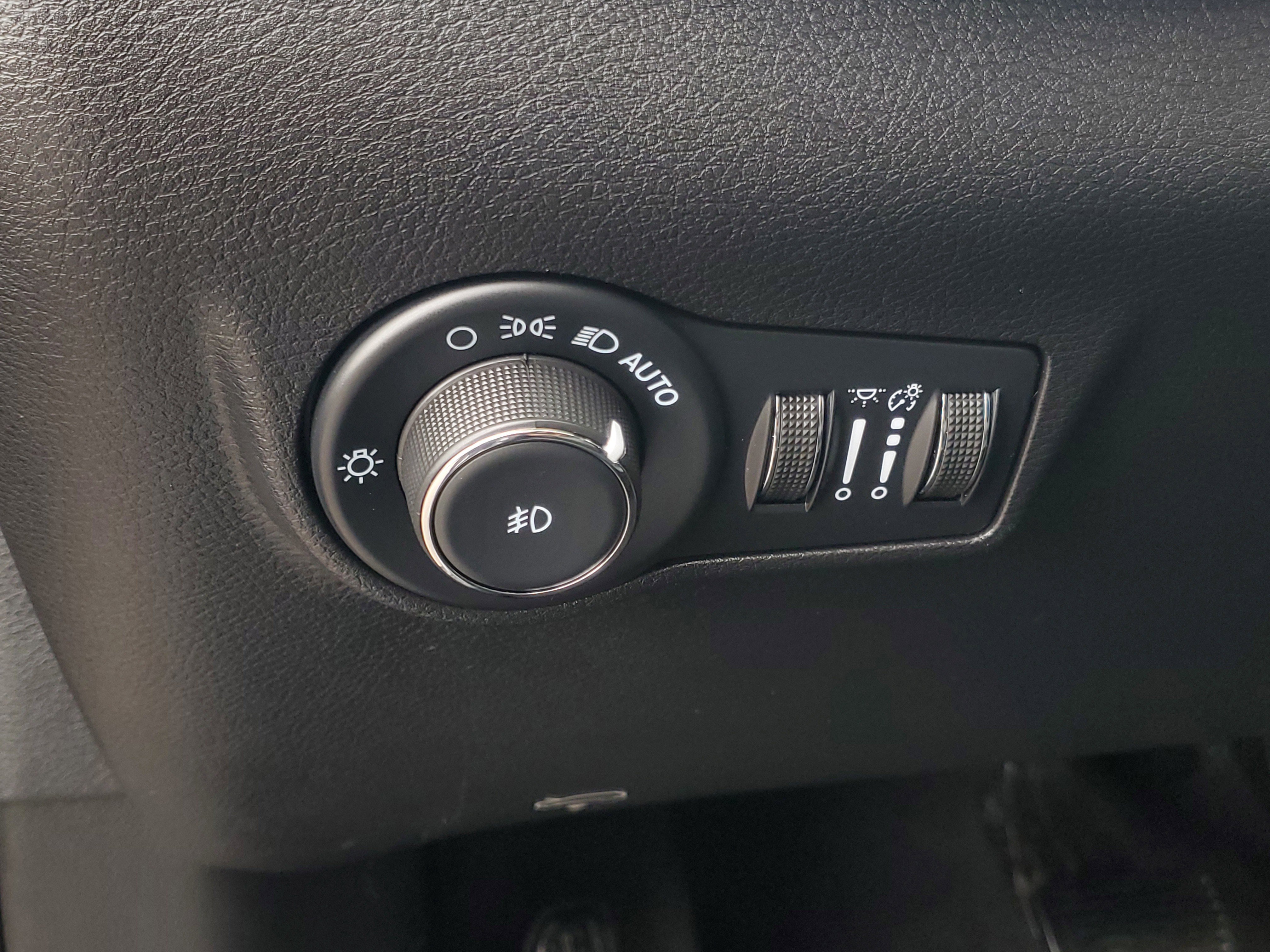 Used 2022 Granite Crystal Metallic Clearcoat Jeep Limited image 19